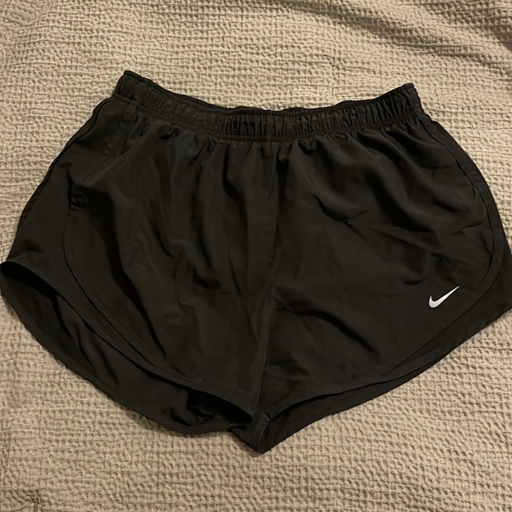 Black Nike shorts size L